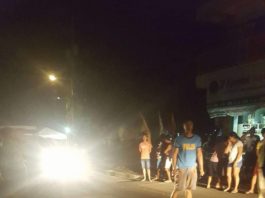 2 ka motor nagbanggaay DISGRASYA. Halos wa nay kinabuhi ang duha ka gituhuang hubog nga mga biktima nga gidala paingon sa tambalanan human kini madisgrasya.