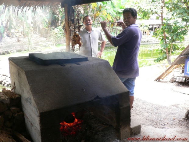 lechon manok in Agta Beach