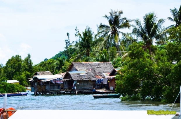 houses near the sea