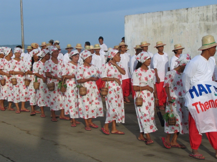 2005NavalPuebloParade1