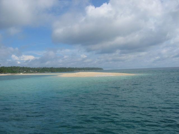 Higatangan Island  shifting sandbar from the sea