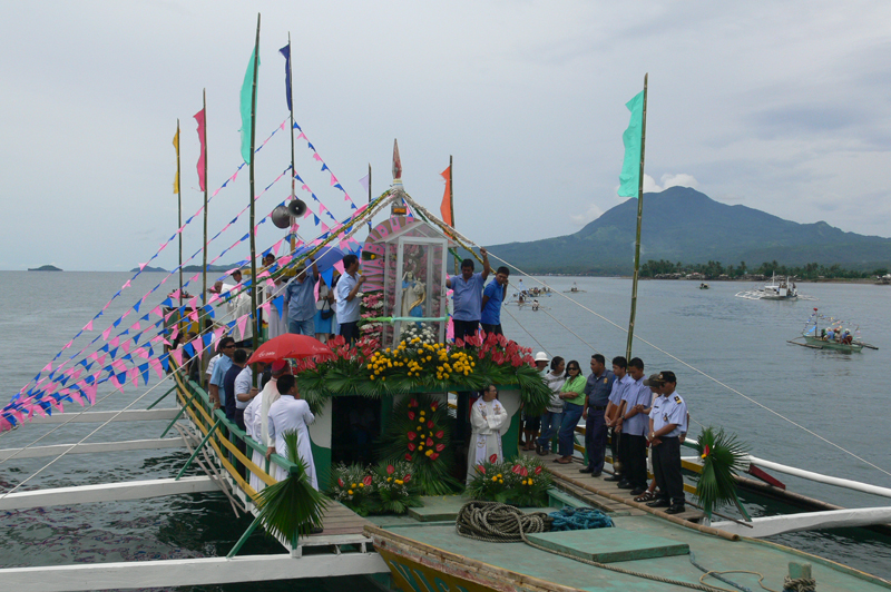 Fluvial procession